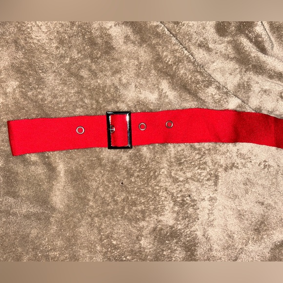 BEAUTIFUL RED set crop top with high short - Picture 6 of 6